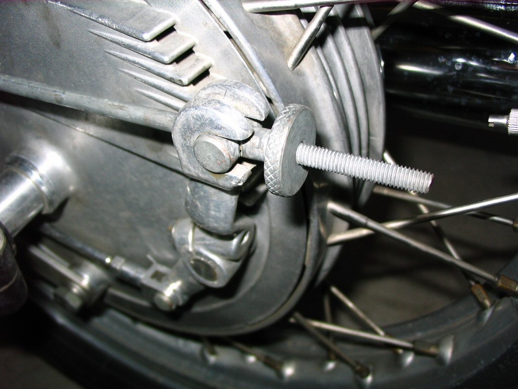 Brake actuation rod for the Moto Guzzi V700, V7 Special, Ambassador, 850 GT, 850 GT California, Eldorado, and 850 California Police motorcycles.Cross rod and adjustment nut (Moto Guzzi 850 T brake drum shown).