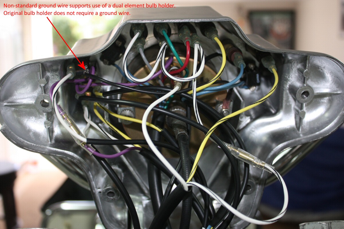 An excellent view of the connections inside a standard police dash.