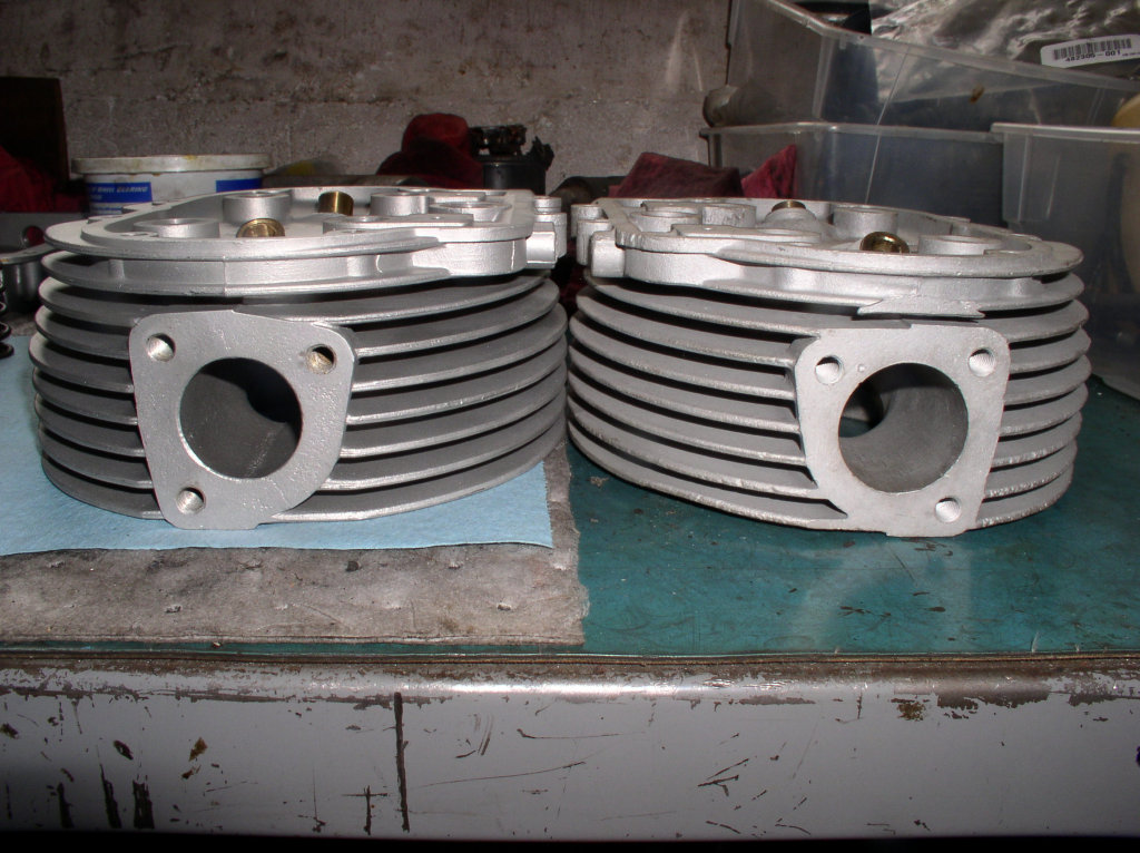 Later cylinder head on left, A-series Ambassador cylinder head on right. Note the larger diameter intake port of the A-series Ambassador cylinder head.