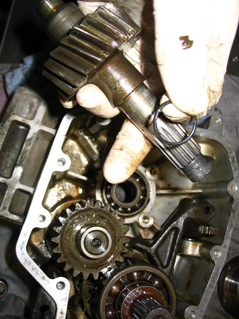 The input shaft and the O-ring (MG# 90706188) that seals the input shaft and the inner race of the bearing. Note that the O-ring (MG# 90706188) is fit outside of the gearbox, in between the clutch basket and the bearing.