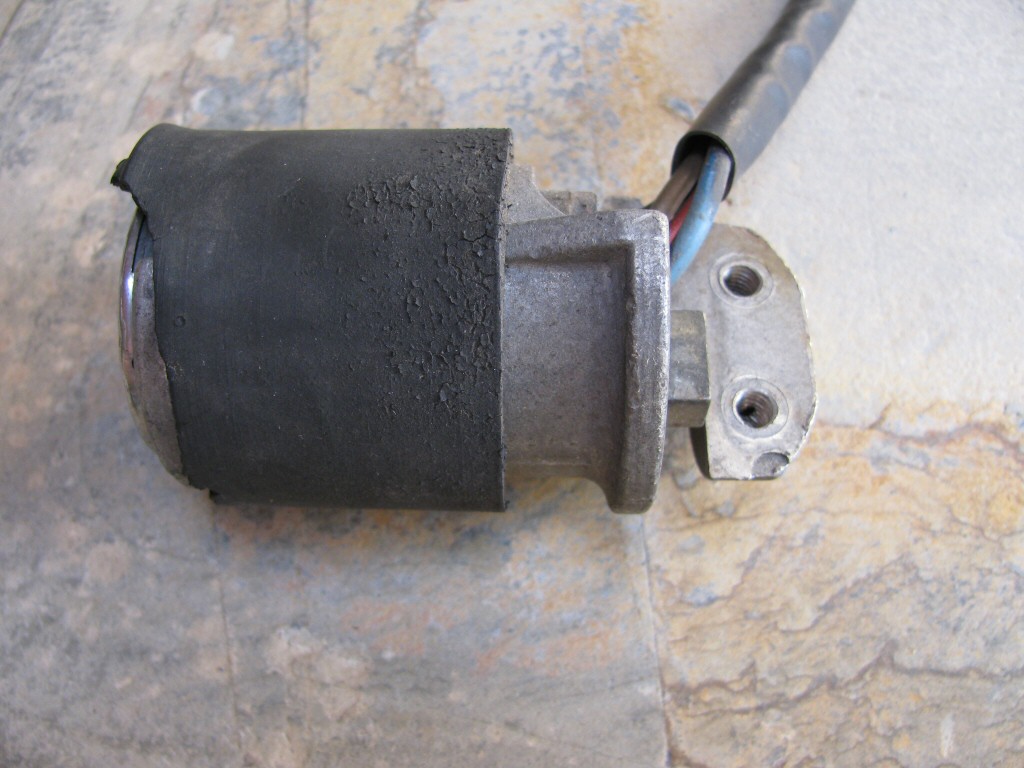 Ignition switch used on the Moto Guzzi 850 T.