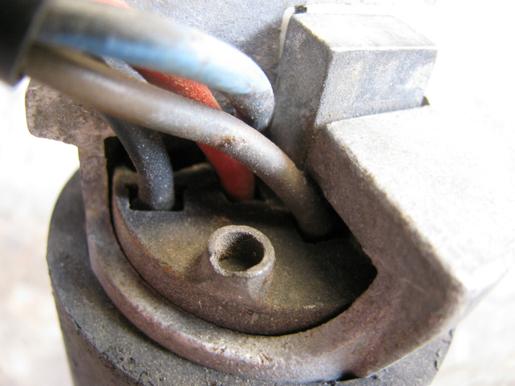 Ignition switch used on the Moto Guzzi 850 T.