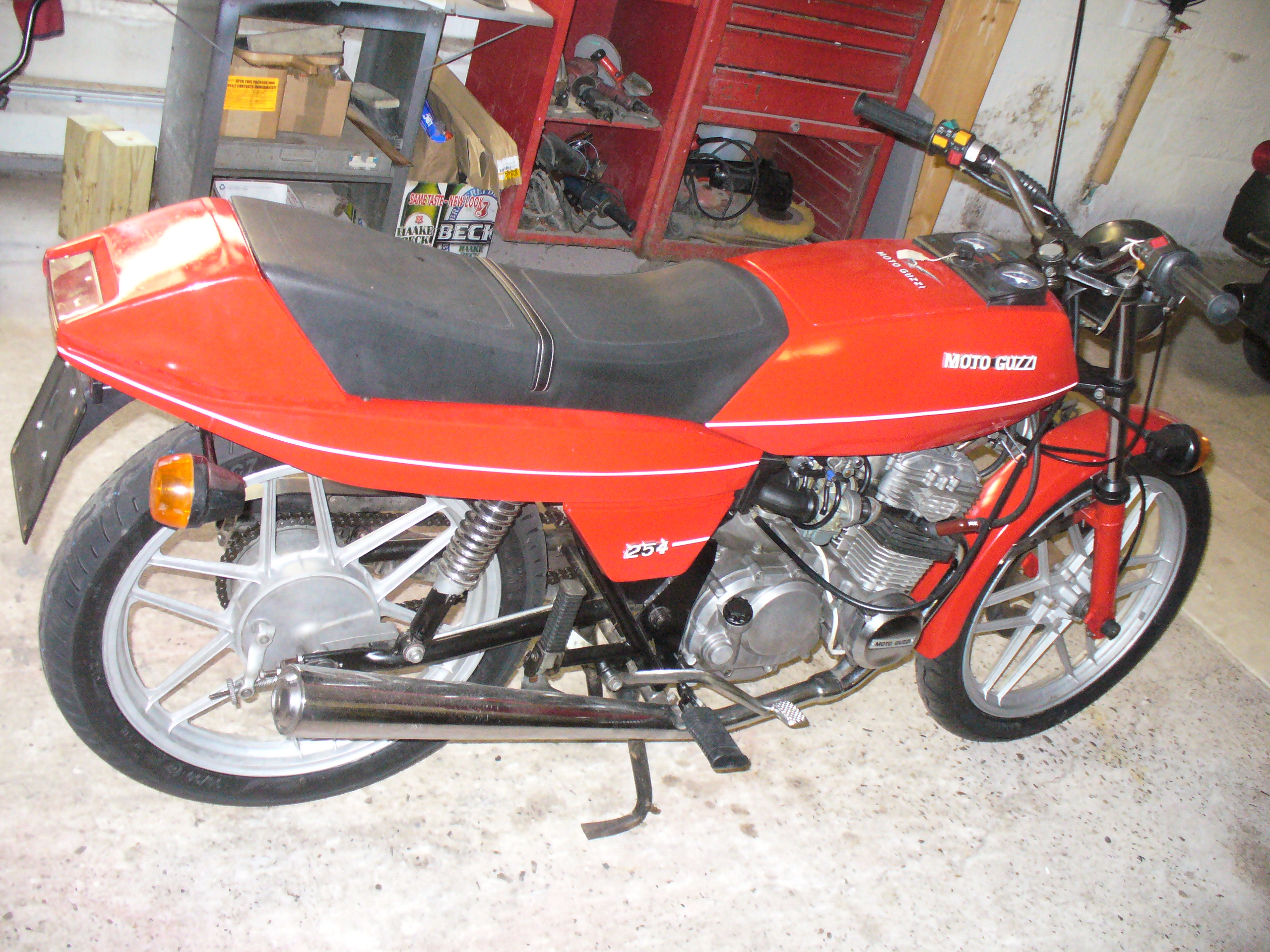 Moto Guzzi 254