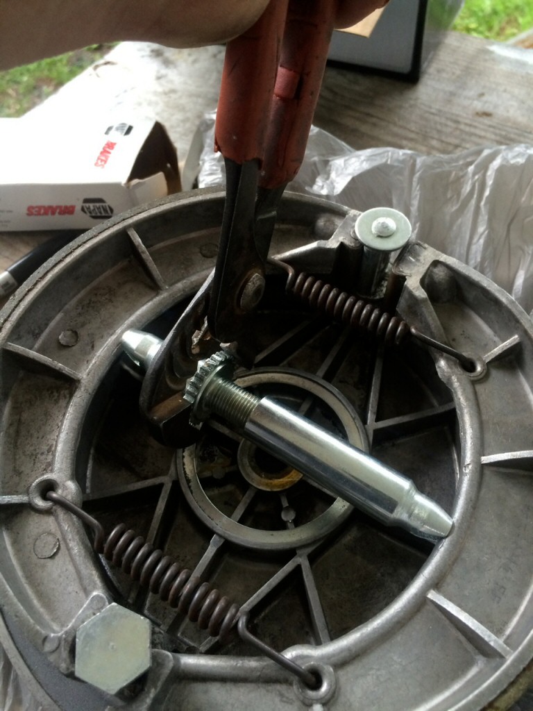 Using a brake shoe adjusting screw to spread brake shoes on Moto Guzzi V700, V7 Special, Ambassador, 850 GT, 850 GT California, Eldorado, and 850 California Police models.