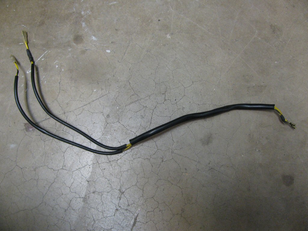 Sub-harness connecting the toggle switch to each 3 connection female spade connector.