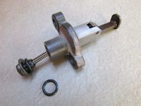 O-ring to seal the timing chain tensioner bolt to the timing chain tensioner assembly (SPN# 12832-02A00). Sold each.