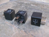 40 amp, 5 pin mini relay (SPDT) without mounting bracket.