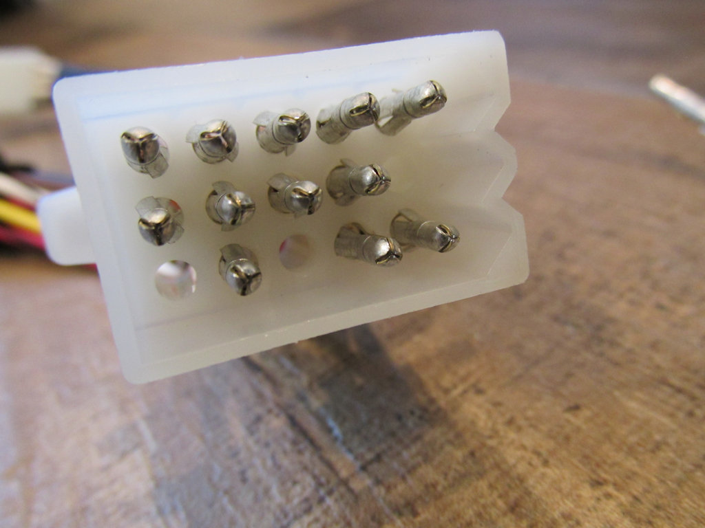 15-pin connection to the Le Mans main harness.