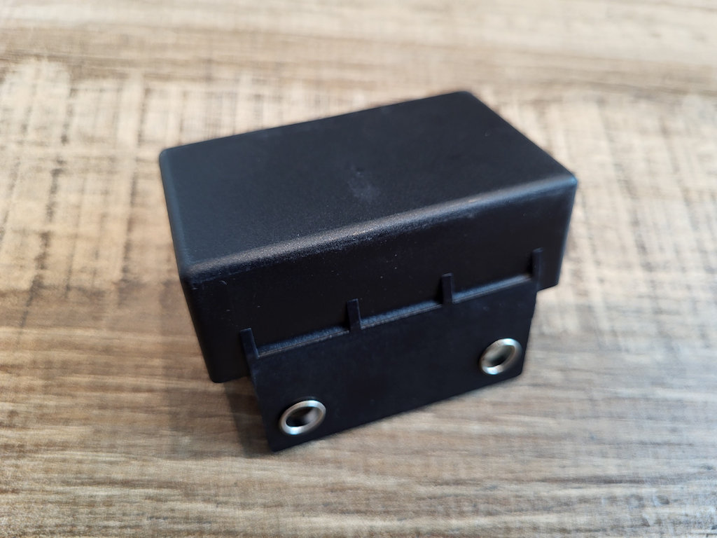 Voltage regulator to fit Moto Guzzi charging systems equipped with Bosch alternators (non-adjustable)