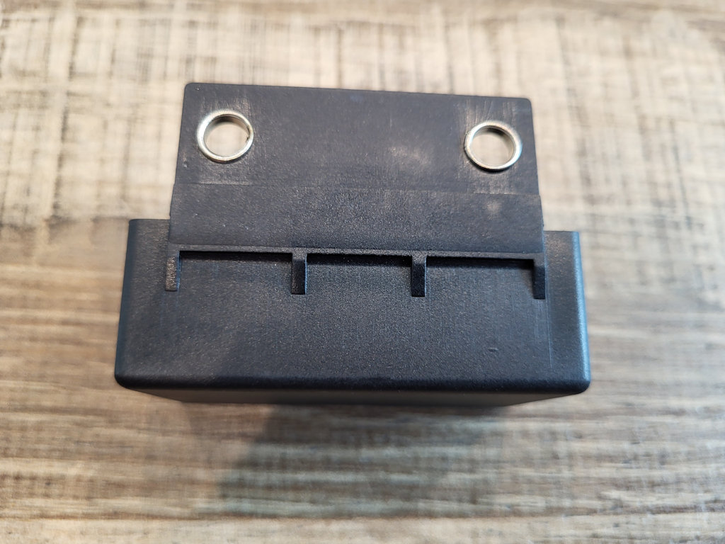 Voltage regulator to fit Moto Guzzi charging systems equipped with Bosch alternators (non-adjustable)