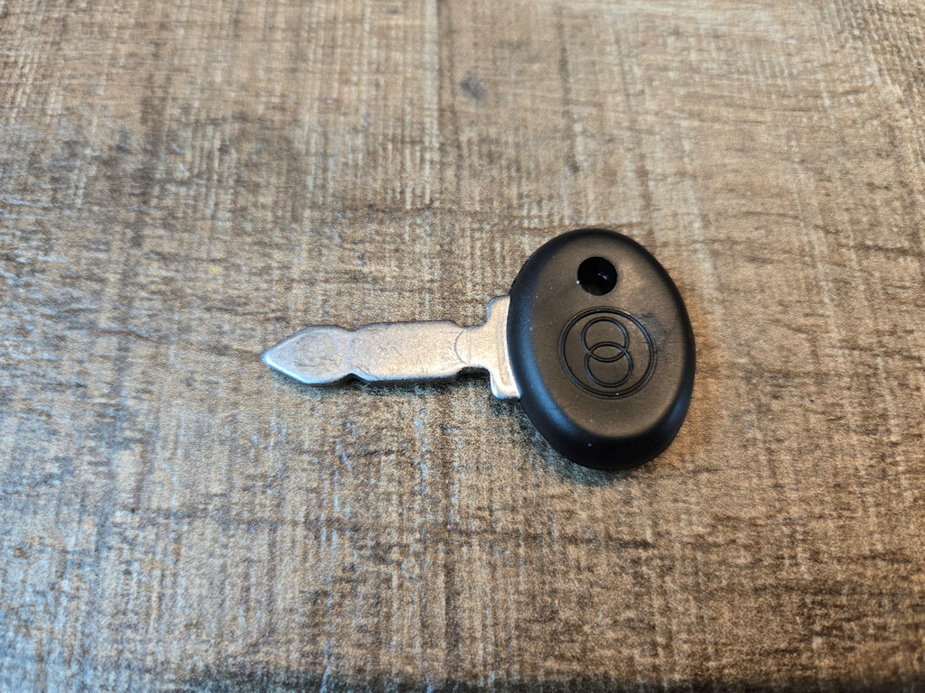 Simple key. May be removed from the switch in any position.