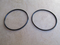Set of two O-rings to seal the smaller, 80 mm speedometer and tachometer to the dual gauge civilian dash.