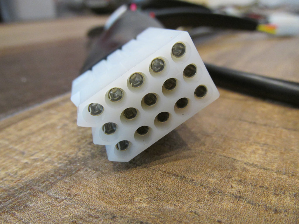 15 terminal connection that connects to the dash and headlight sub-harnesses.