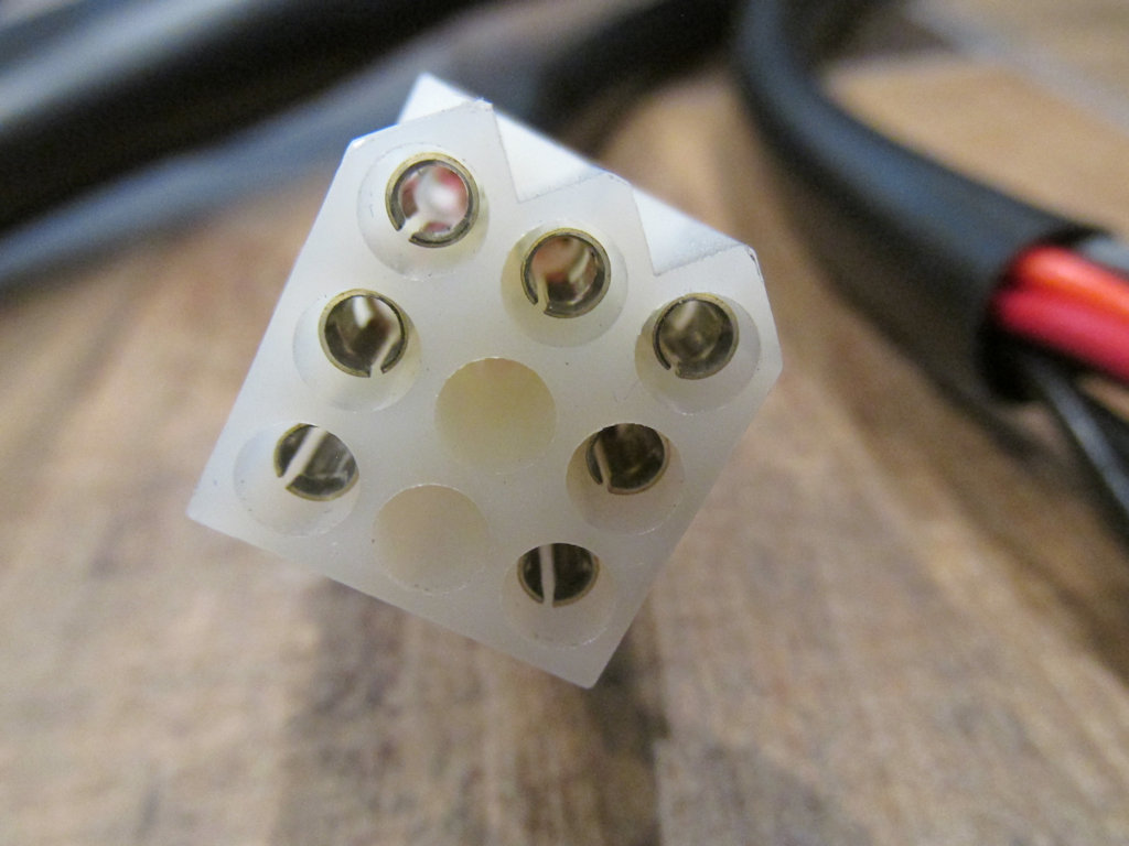 9 terminal connection that connects to the right handlebar switch sub-harness.