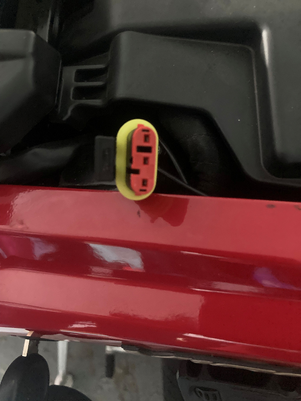 View of 3-pin connector.