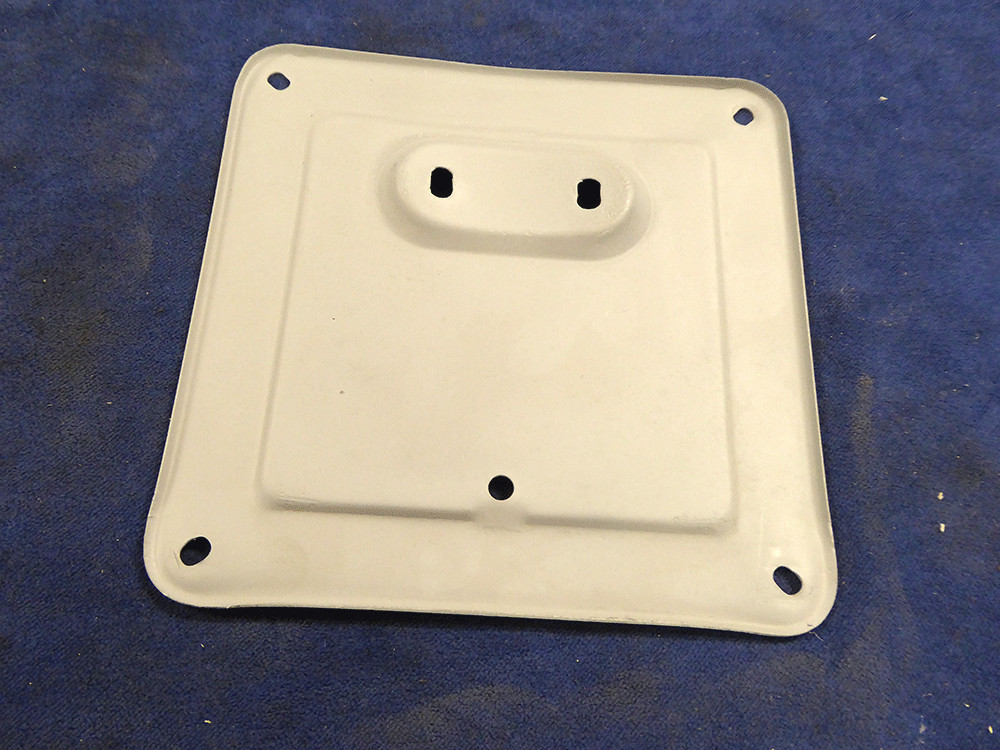 Separate mounting plate for mounting the license plate.