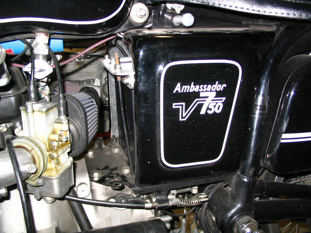A view of my dusty side cover in place. It clears the bracket just fine. Applicable to Moto Guzzi V700, V7 Special, Ambassador, 850 GT, 850 GT California, Eldorado, and 850 California Police motorcycles.