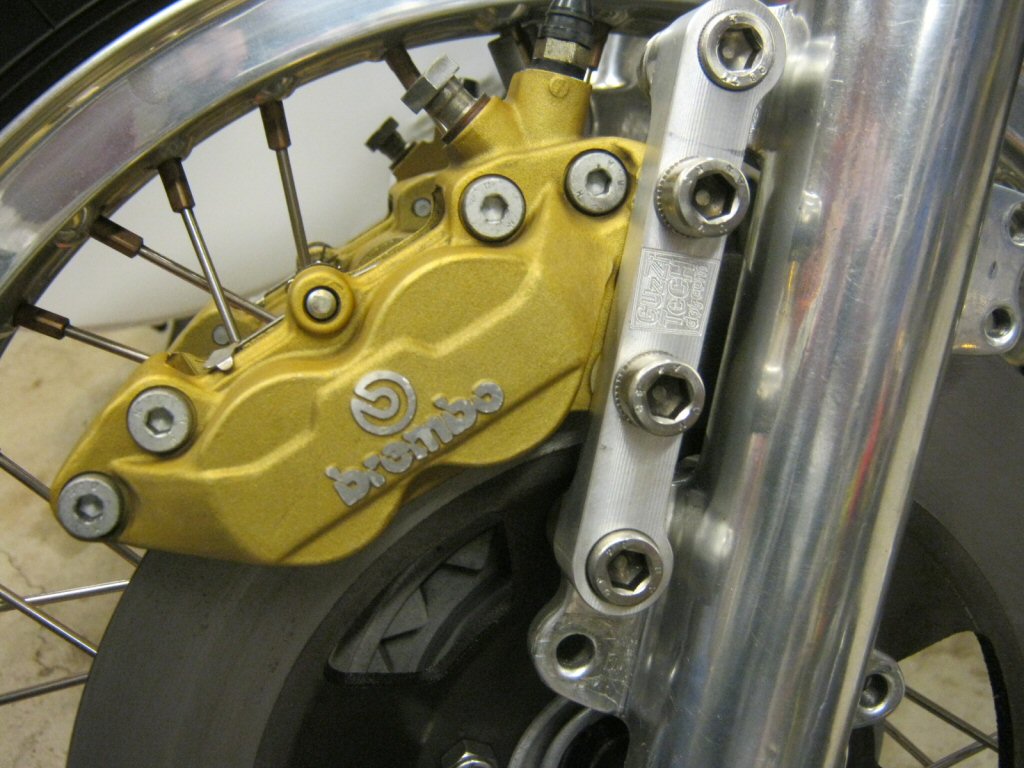 Brembo F08 to 4 piston caliper conversion with 40 mm mount spacing fitment on a Moto Guzzi Eldorado (Guzzi Power adapter).