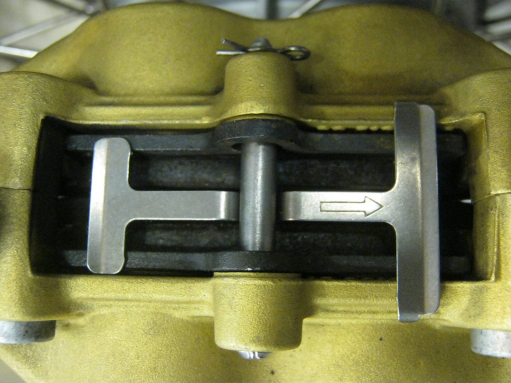 Brembo F08 to 4 piston caliper conversion with 40 mm mount spacing fitment on a Moto Guzzi Eldorado (Guzzi Power adapter).