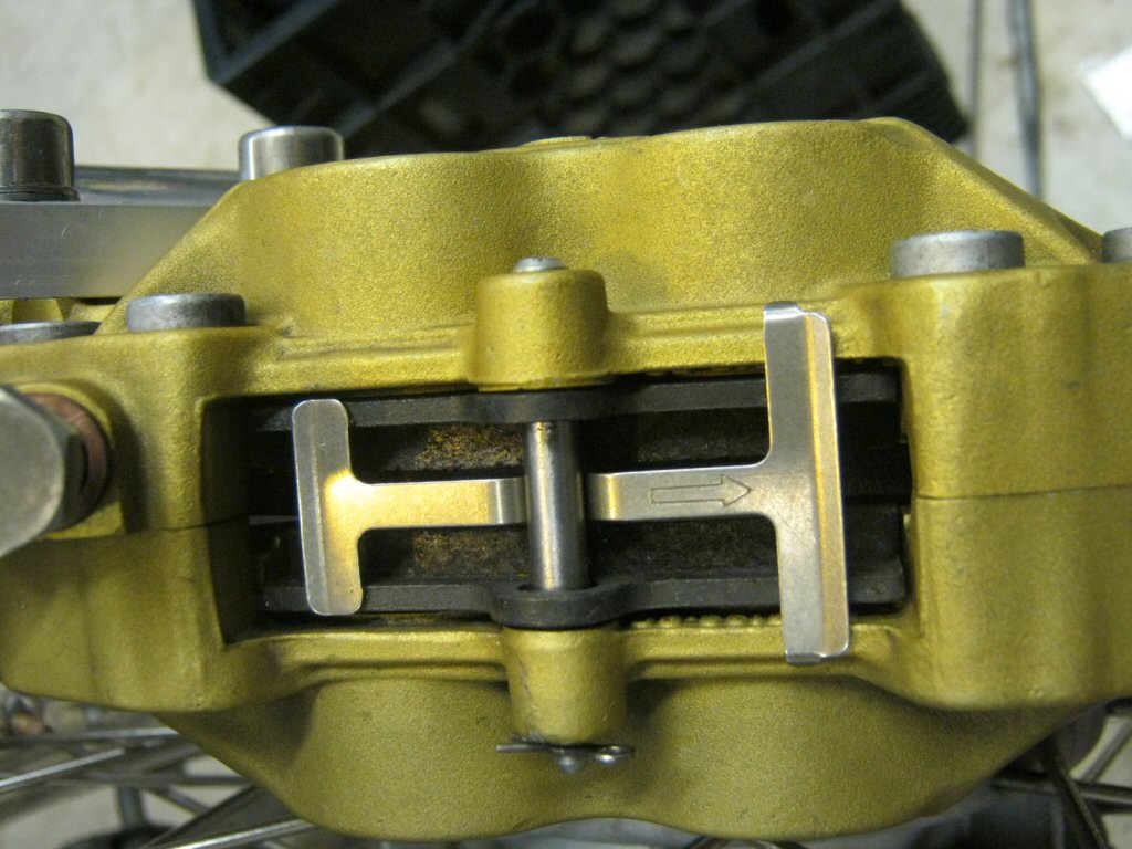 Brembo F08 to 4 piston caliper conversion with 40 mm mount spacing fitment on a Moto Guzzi Eldorado (Guzzi Power adapter).