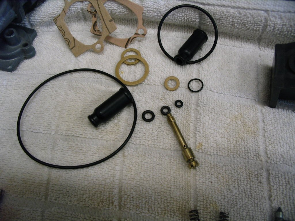 Here is the contents of the carburetor kit. Notice that there are 3 small O-rings. The middle sized one is used for the choke (enricher) jet.