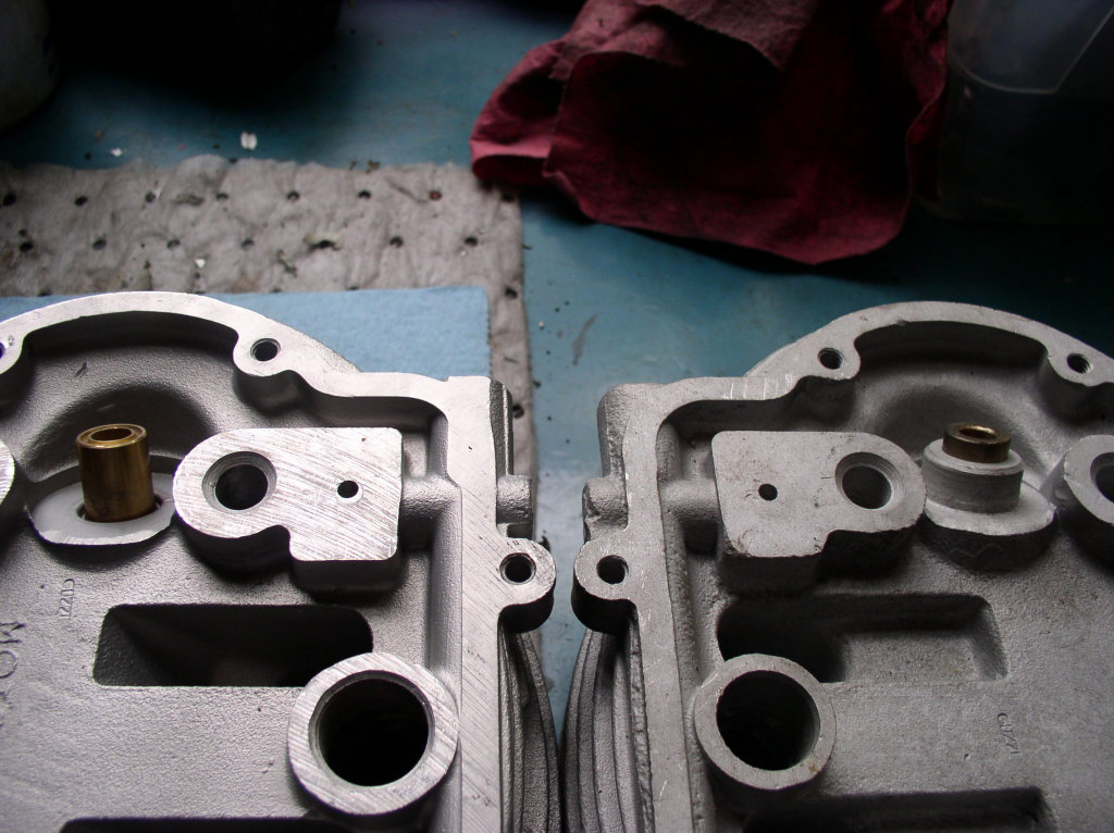 Later cylinder head on left, A-series Ambassador cylinder head on right. Note casting differences at valve guides.