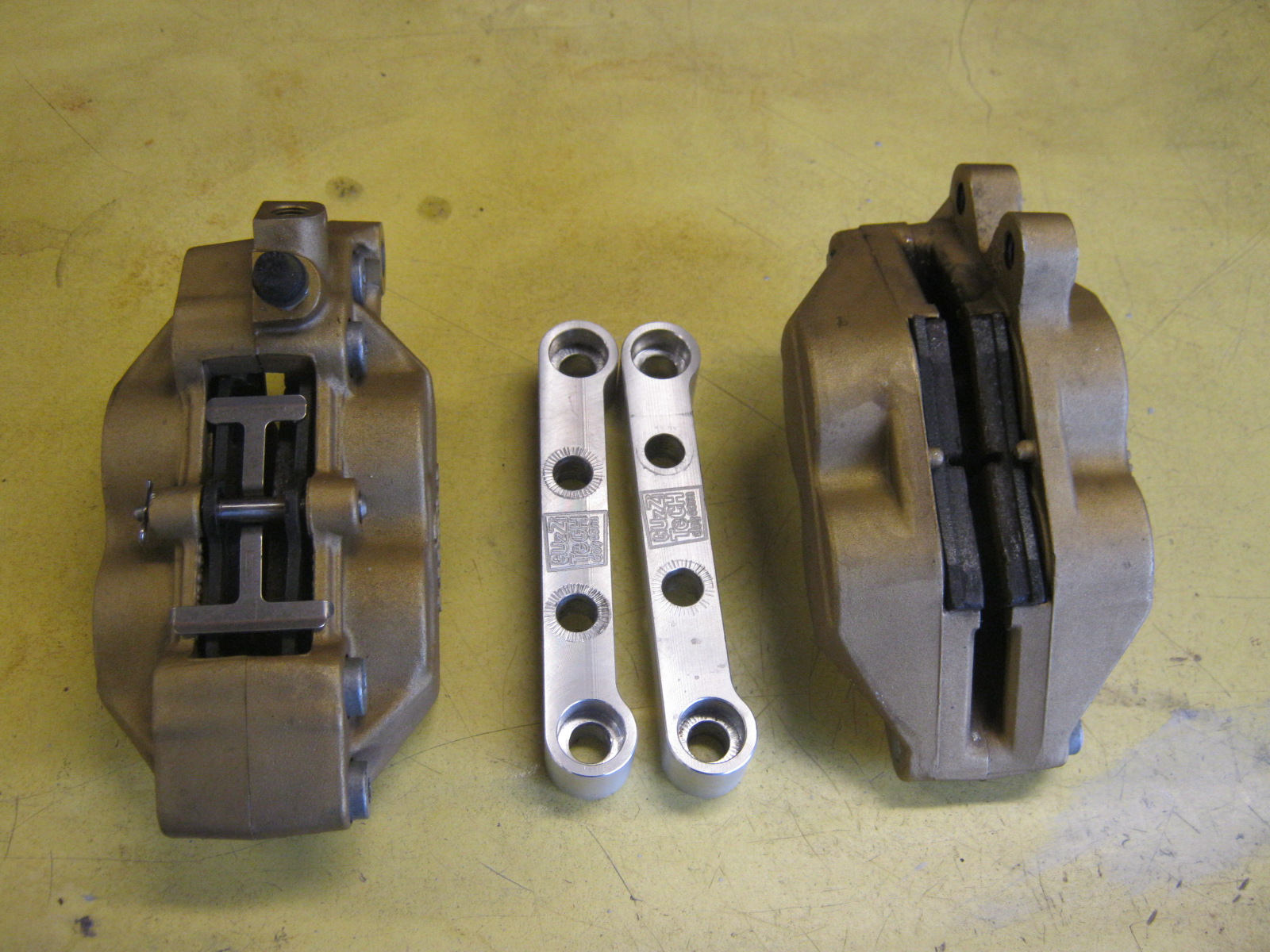 Disc brake configuration using 4 piston calipers. Applicable to Moto Guzzi V700, V7 Special, Ambassador, 850 GT, 850 GT California, Eldorado, and 850 California Police models.