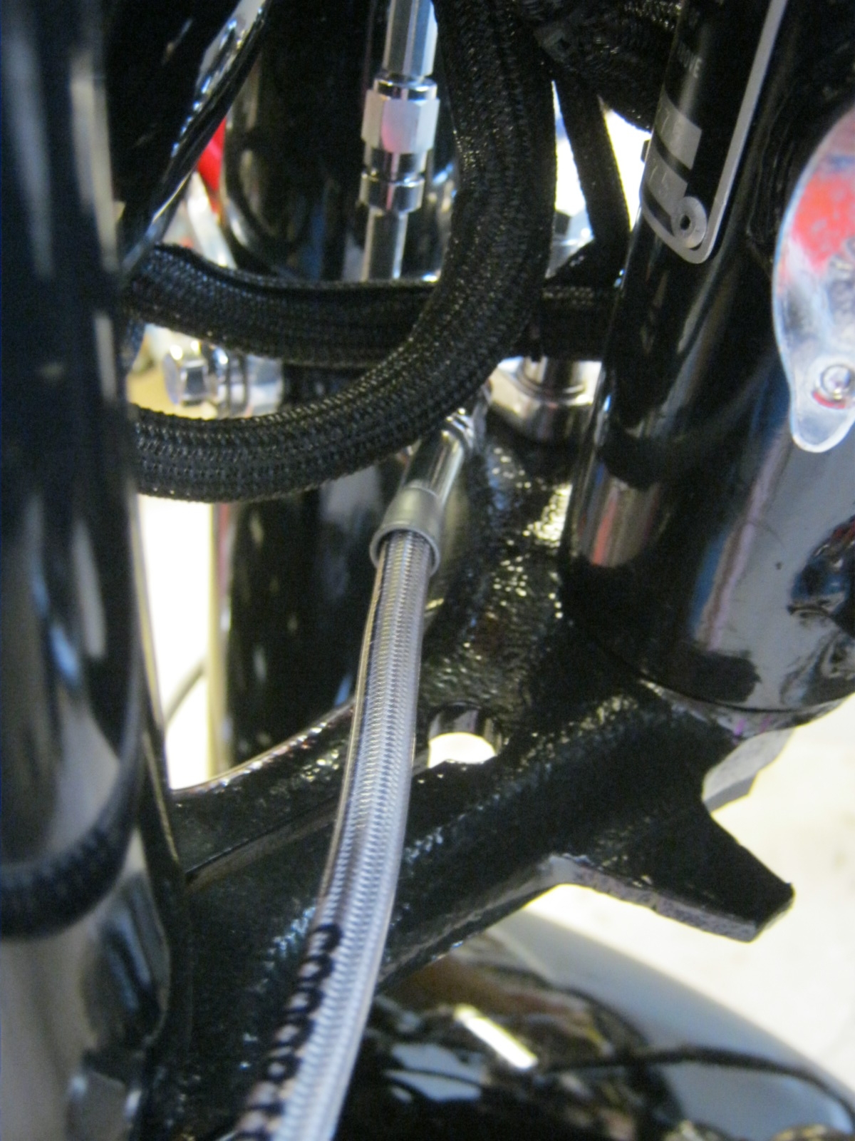 Disc brake configuration. Applicable to Moto Guzzi V700, V7 Special, Ambassador, 850 GT, 850 GT California, Eldorado, and 850 California Police models.