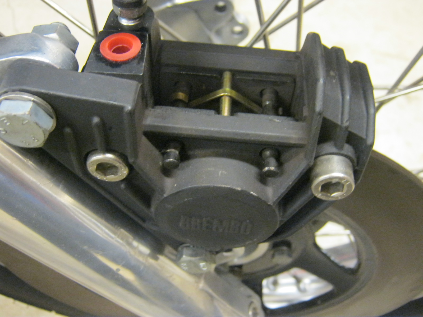 Disc brake stockish configuration. Applicable to Moto Guzzi V700, V7 Special, Ambassador, 850 GT, 850 GT California, Eldorado, and 850 California Police models.