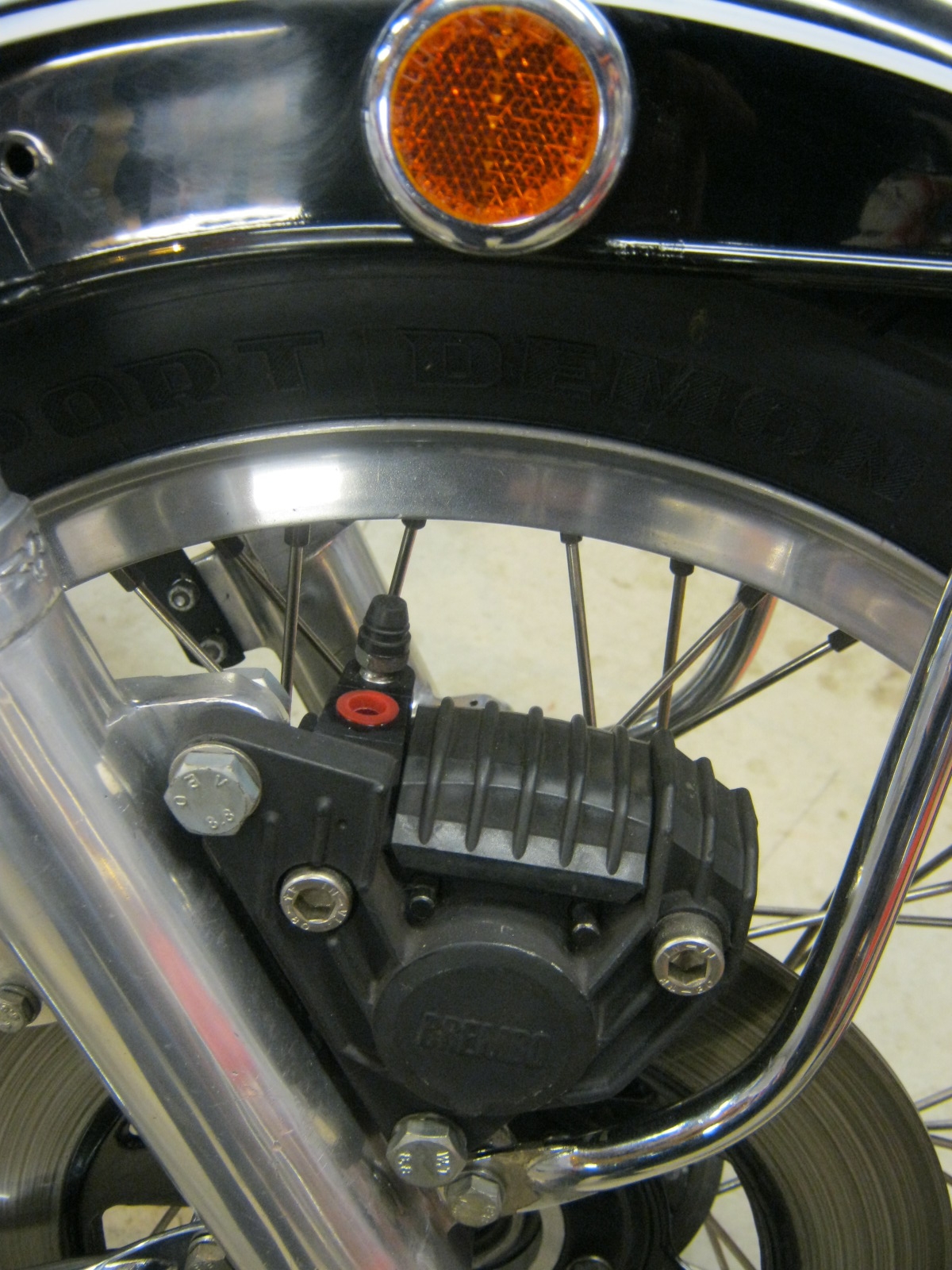 Disc brake stockish configuration. Applicable to Moto Guzzi V700, V7 Special, Ambassador, 850 GT, 850 GT California, Eldorado, and 850 California Police models.