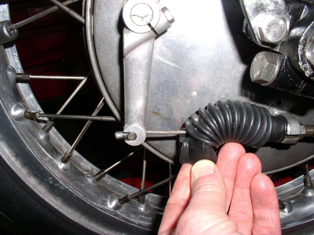 With the o.e. Guzzi cable fitted, this is the best angle that can be achieved with both of the adjusters installed.