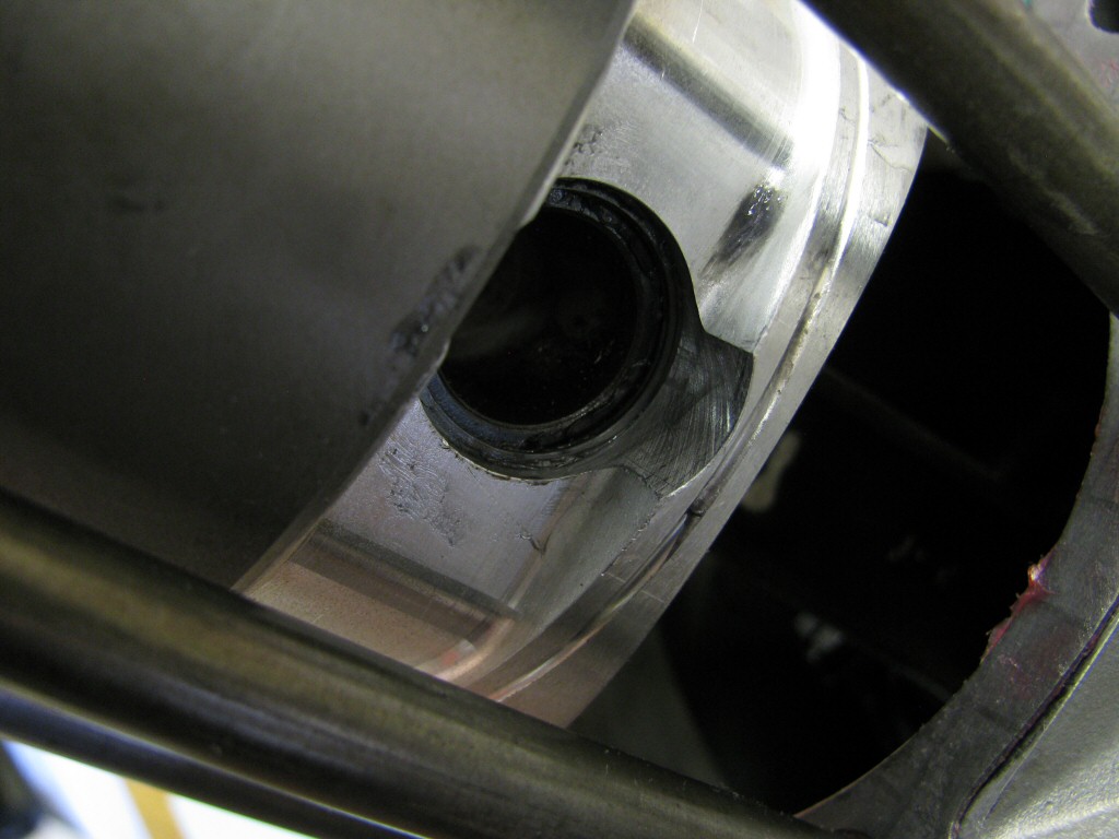 A closer view of the circlip in place on the rear side of the piston.