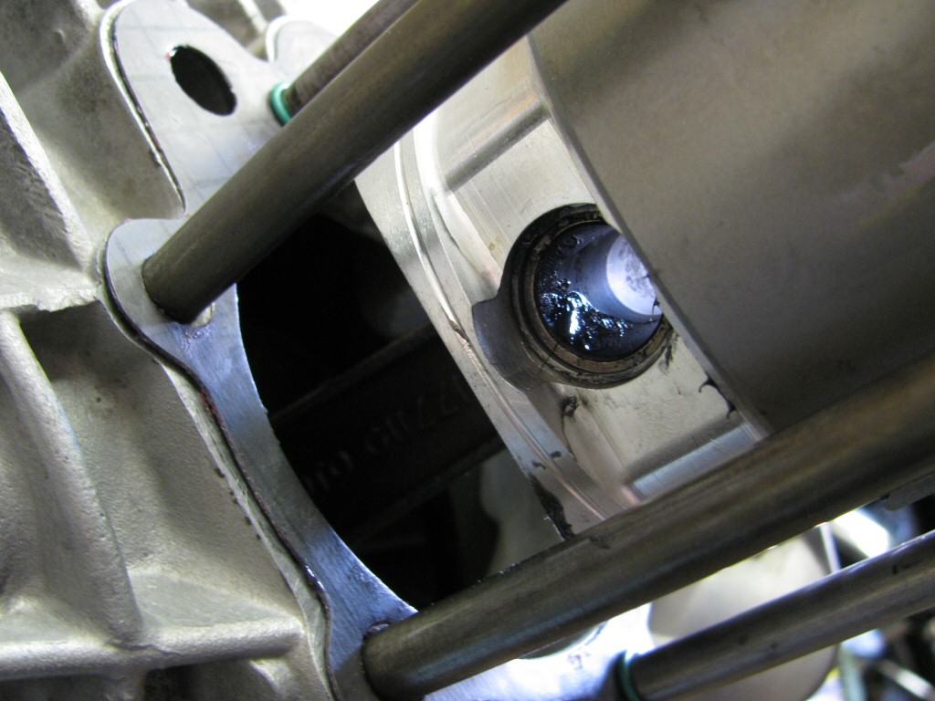 Circlip in place on the front side of the piston.