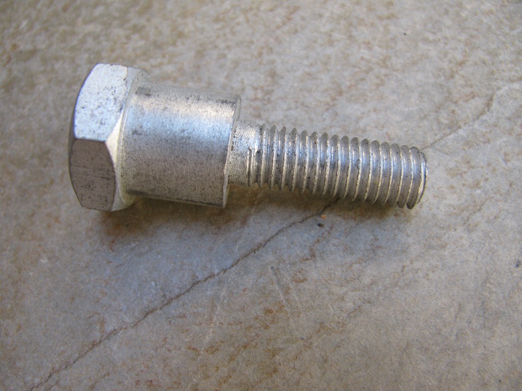 Special bolt (MG# 12740740).