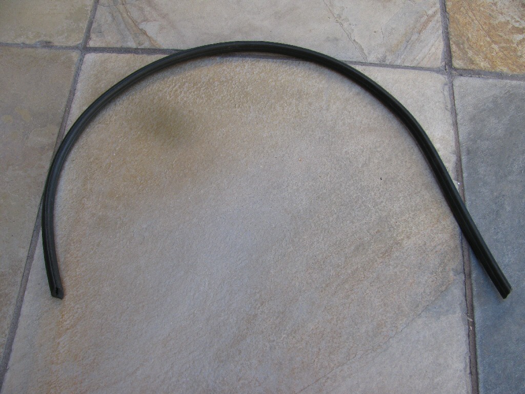 Gasket [fairing to headlight] (MG# 12578940).