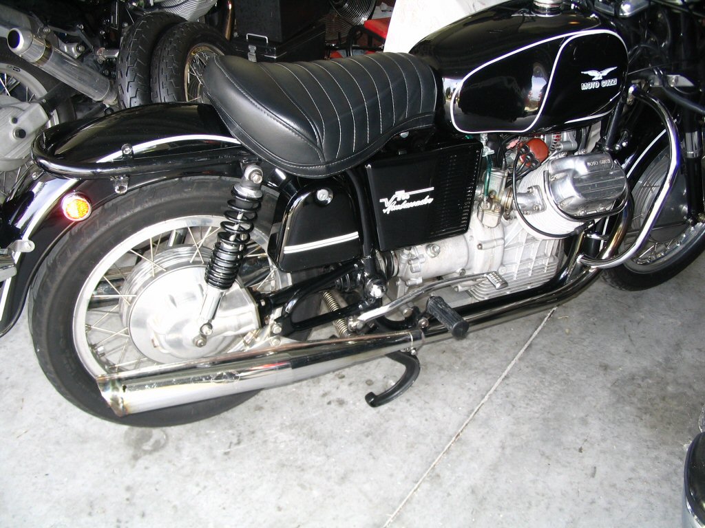 Fitting a flexible crossover pipe to Moto Guzzi V700, V7 Special, Ambassador, 850 GT, 850 GT California, Eldorado, 850 California Police models.