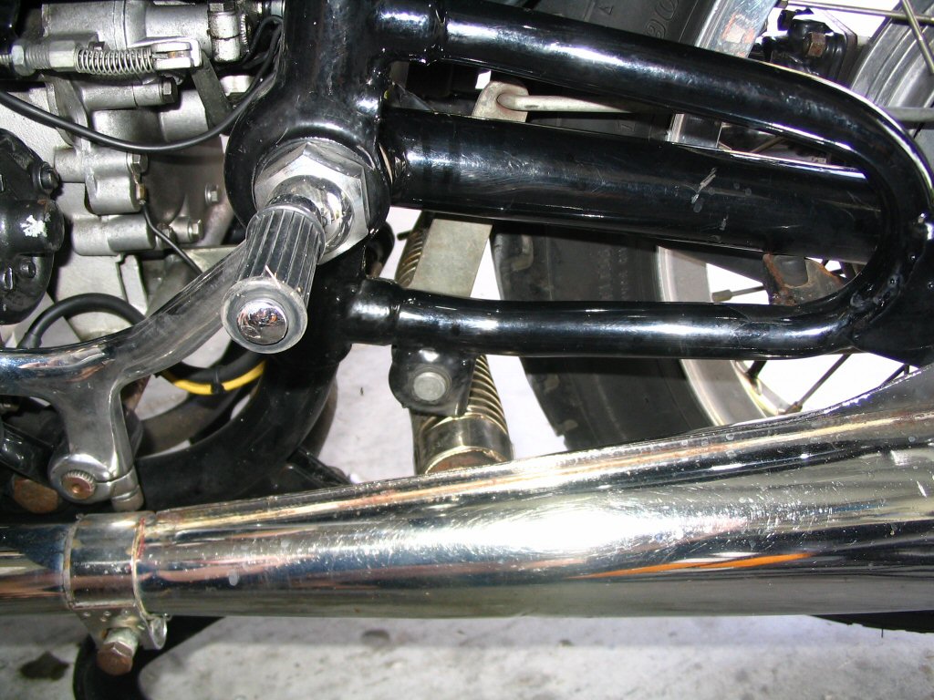 Fitting a flexible crossover pipe to Moto Guzzi V700, V7 Special, Ambassador, 850 GT, 850 GT California, Eldorado, 850 California Police models.