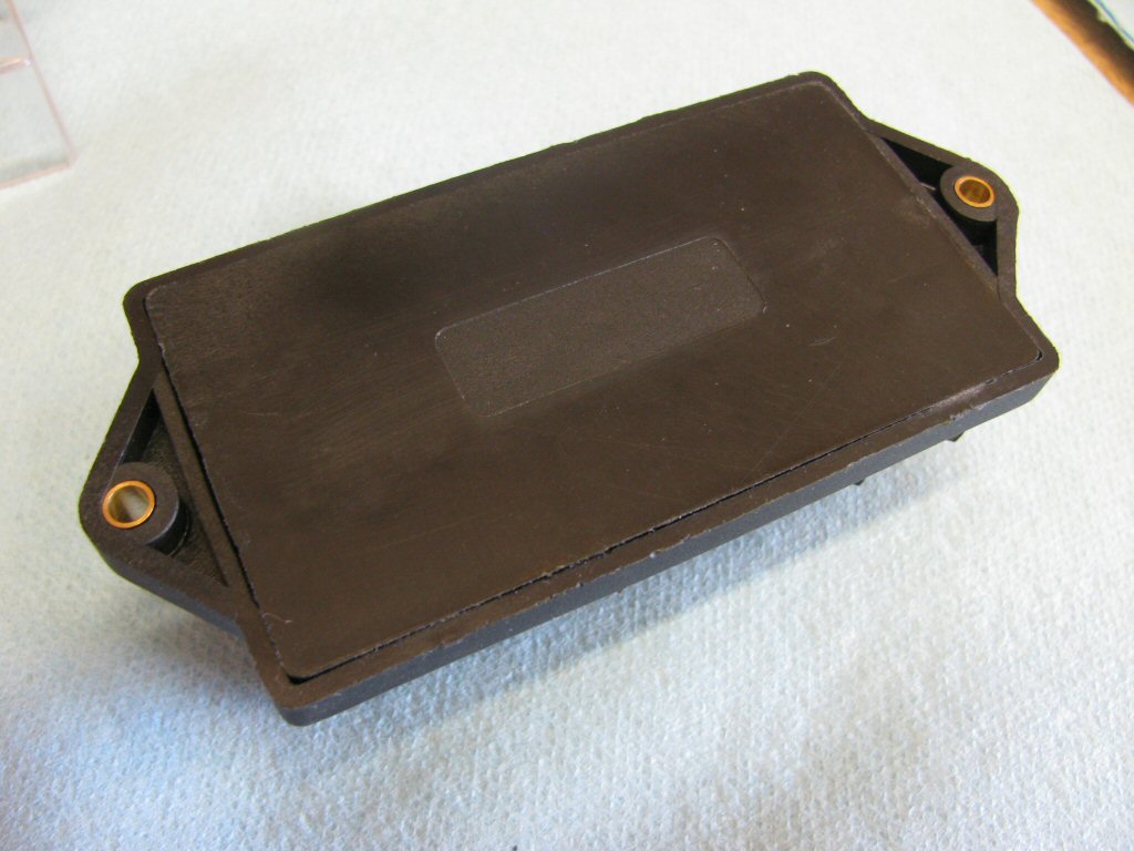 Turn over the fuse block and pry off the bottom cover. It is only held in by friction and comes off easily.