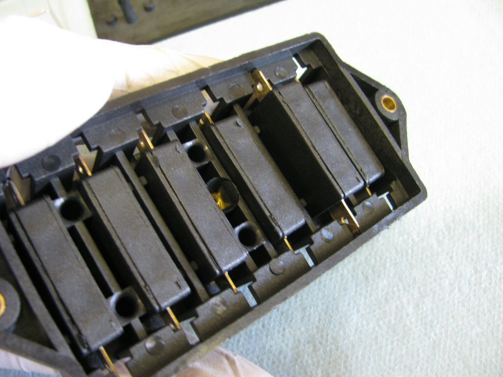 Turn the box over and you can see the fuse holder protruding.