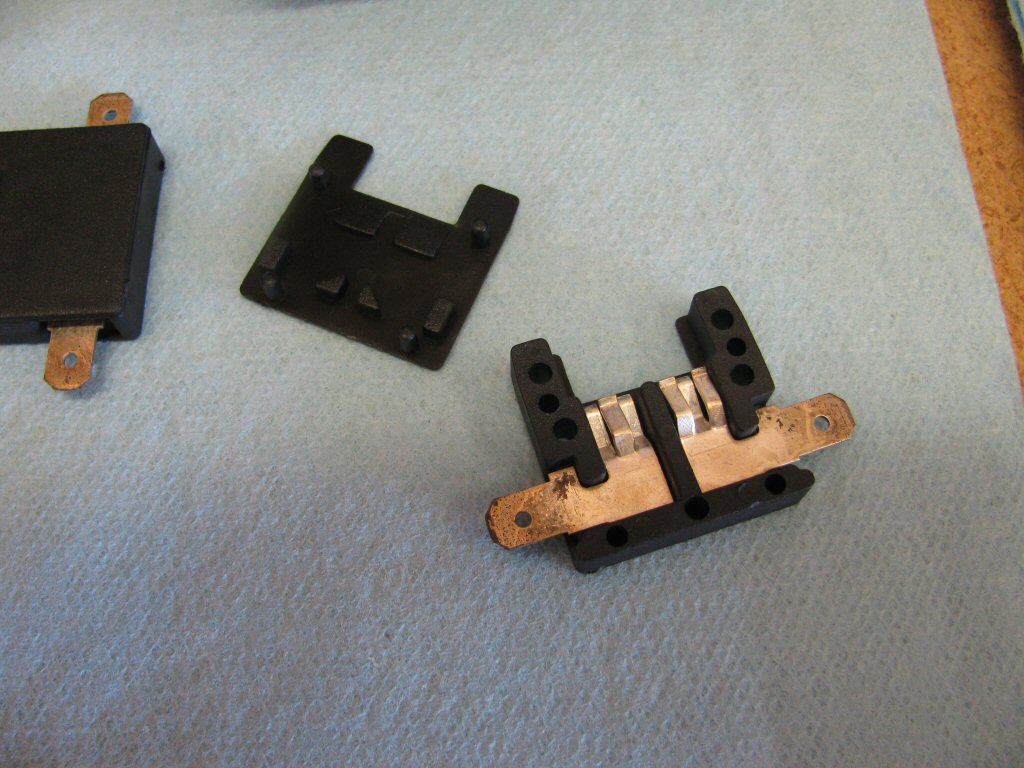 This will expose both connectors. The connectors are not specific to the side in which they are fit, so there is no need to keep them separated.