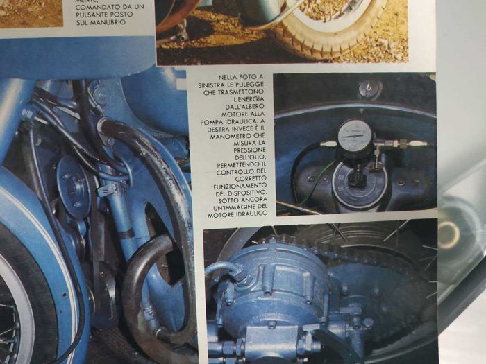 
						Translated by Google.
						In the photo on the left the pulleys that transmit the energy from the crankshaft to the hydraulic pump. On the right, instead, is the pressure gauge that measures the oil pressure, allowing the device to function correctly. Below still an image of the hydraulic motor.
					