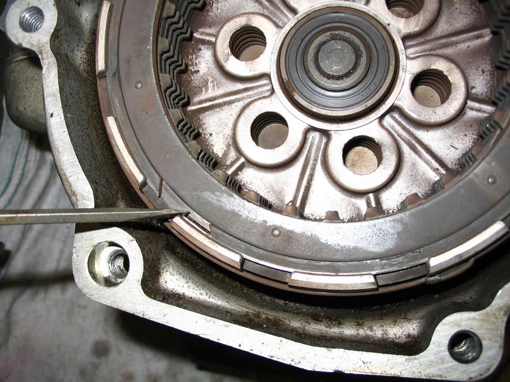 Here is the snap ring that must be removed. In order to do that, we must first take the pressure off of the clutch and intermediate plates.