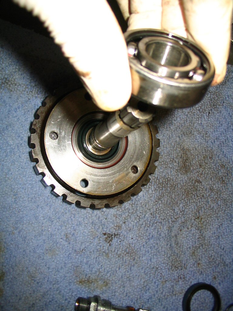 Remove the bearing (MG# 92201220).