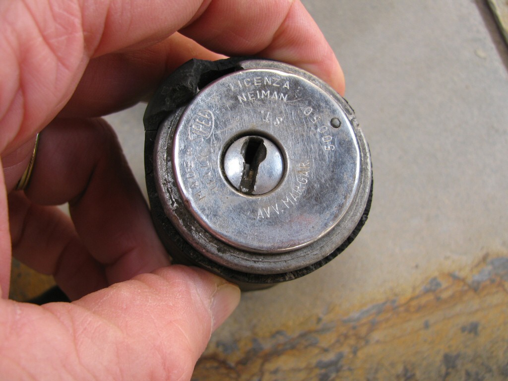 Ignition switch used on the Moto Guzzi 850 T.