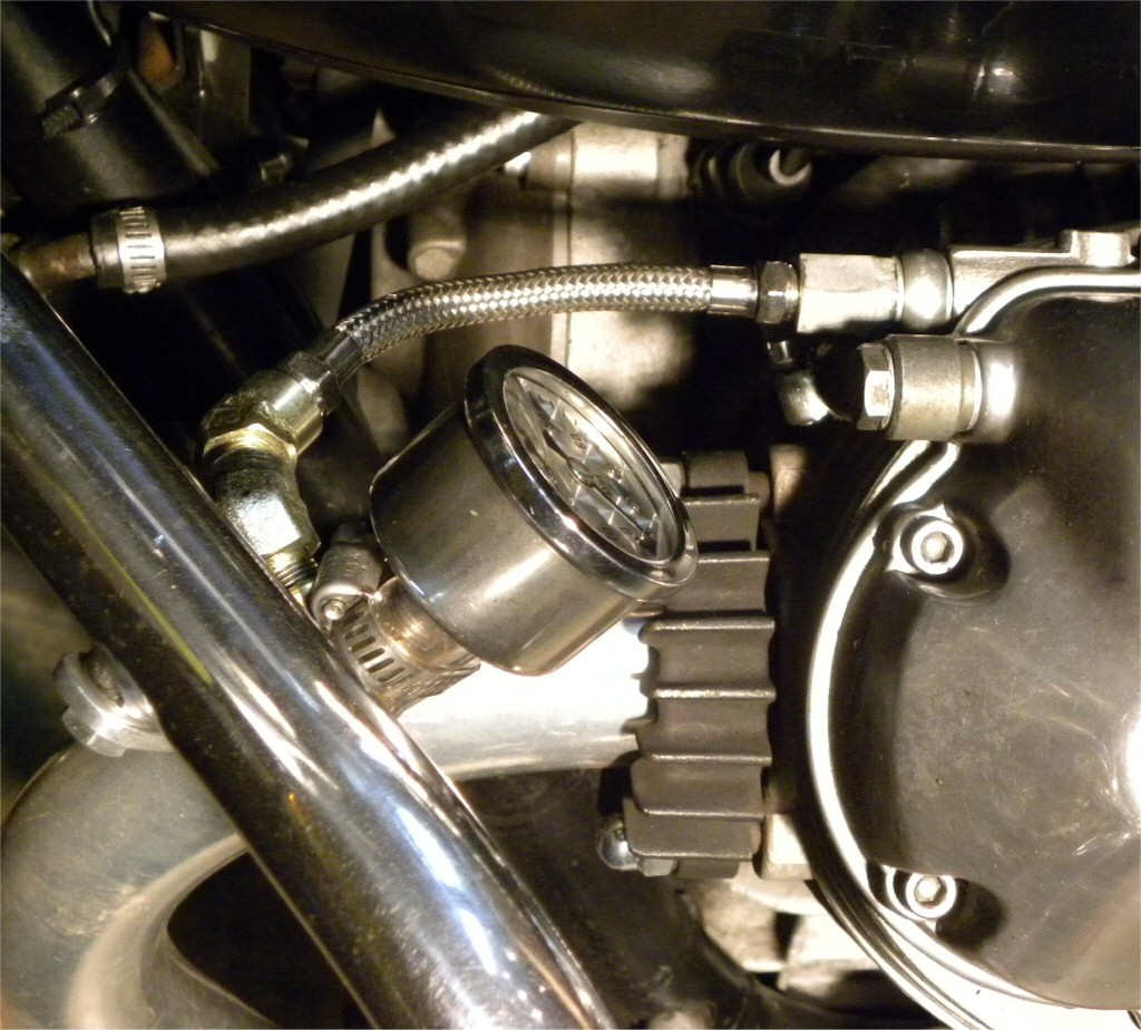 Oil pressure gauge fit to a Moto Guzzi V1000 I-Convert.
