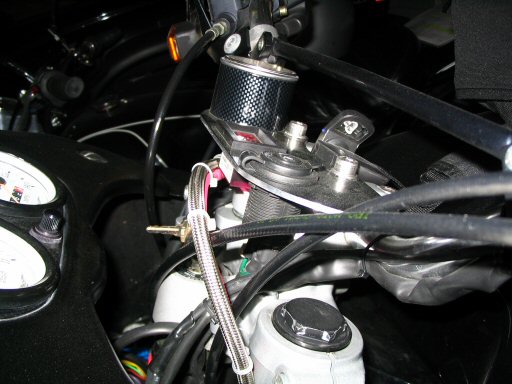 An oil pressure gauge fitted to a Moto Guzzi Quota 1100 ES.