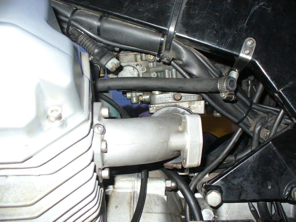 Installing a Weber carburetor on a Moto Guzzi Quota 1100 ES.