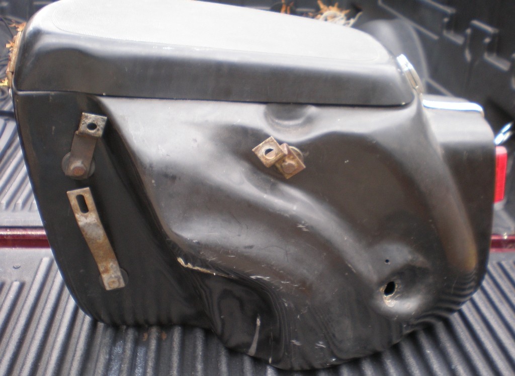Right side saddlebag. Saddlebag is for a loop or a Tonti (interchangeable); brackets are for a Tonti.