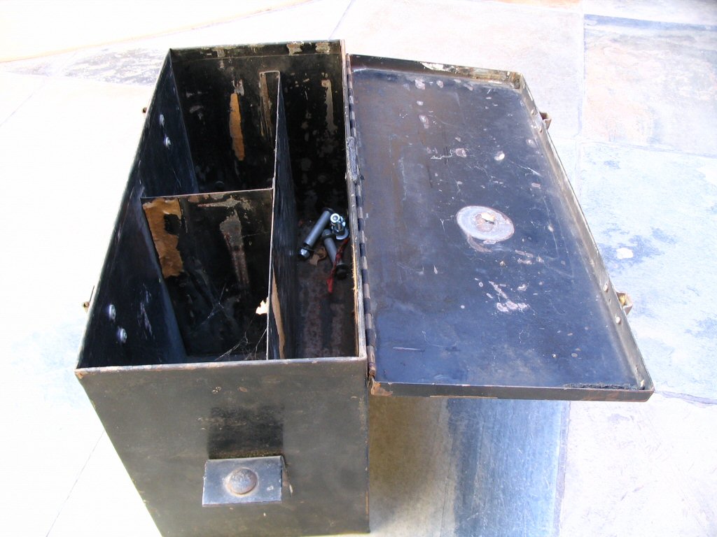 Right saddlebag: View with open lid. LAPD saddlebags as used on Police versions of the Moto Guzzi V700, Ambassador, and Eldorado