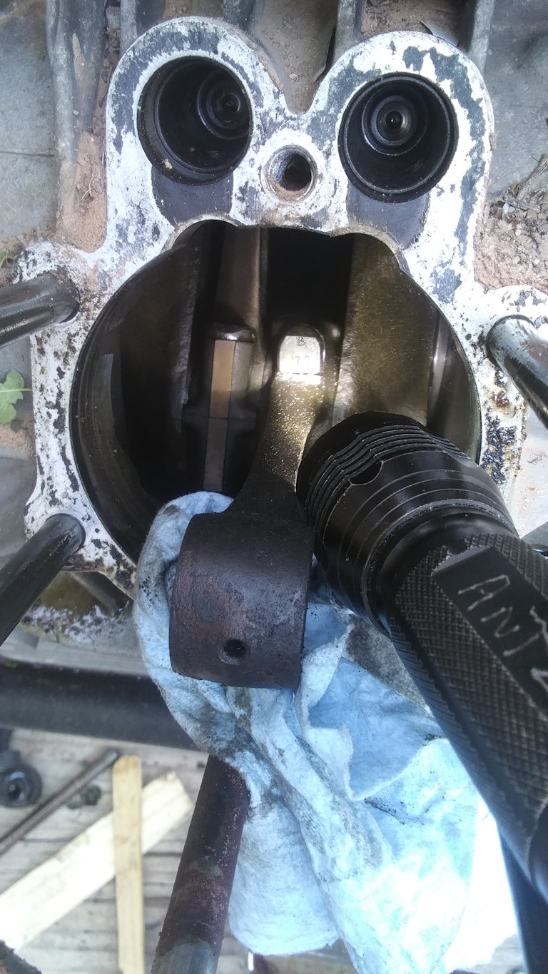 Connecting rods and crankshaft.
